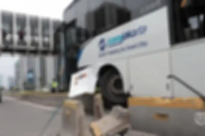 Bus TransJakarta Kecelakaan Lagi Tabrak Separator Jalan, Penyebabnya Mirip dengan Yang Tabrak Pos Polisi di PGC