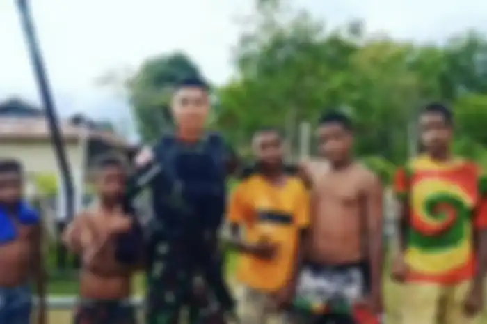 Foto jasad prajurit TNI yang bernama Serda Putra Rahaldi itu akhirnya dilihat oleh KKB. Rupanya, mereka mendapatkannya dari Facebook.
