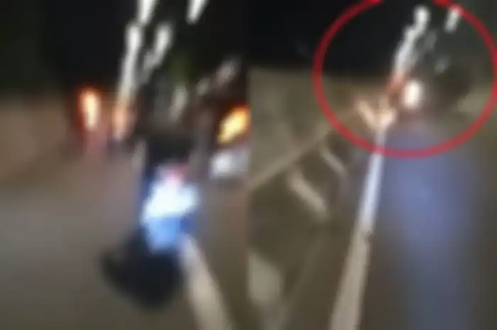Beredar di media sosial video gerombolan pemotor nekat lewat jalan layang non tol (JLNT) Antasari sampai bikin mobil terbalik.
