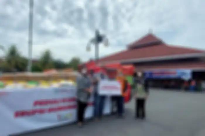 Yayasan AHM Bantu Korban Erupsi Gunung Semeru, Berikan Paket Makanan Senilai Rp 200 Juta Bagi Pengungsi