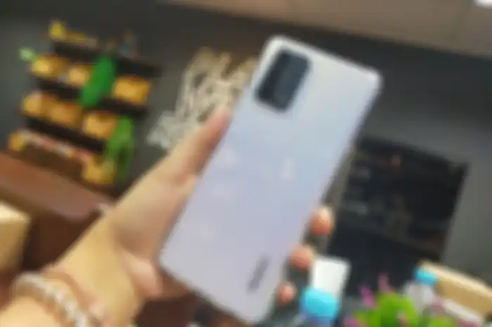 OPPO A95 memiliki baterai yang bisa bertahan dua hari.