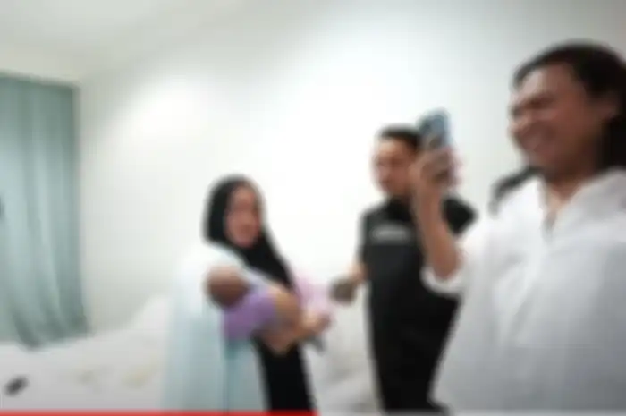 Bikin kaget, ternyata gaji Mbak Lala pengasuh Rayyanza dan Rafathar anak Raffi Ahmad bisa beli 10 unit mobil listrik mini!