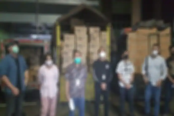 Gudang oli palsu berhasil digerebek polisi.