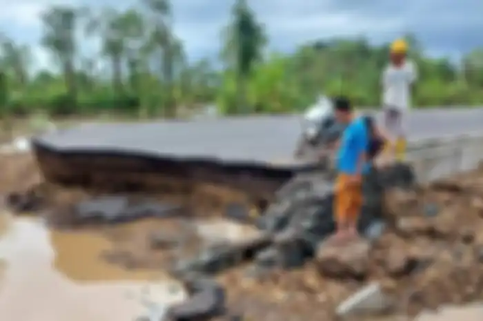 Jelang tes MotoGP Indonesia 2022, akses jalan bypass sirkuit Mandalika, Lombok, Nusa Tenggara Barat (NTB), dirusak warga.