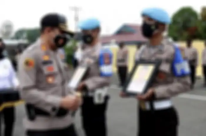 Belum lama foto Kapolres Lahat pecat anggotanya beredar di media sosial, kini anak buahnya kembali dilaporkan ke Propam Polda Sumsel.