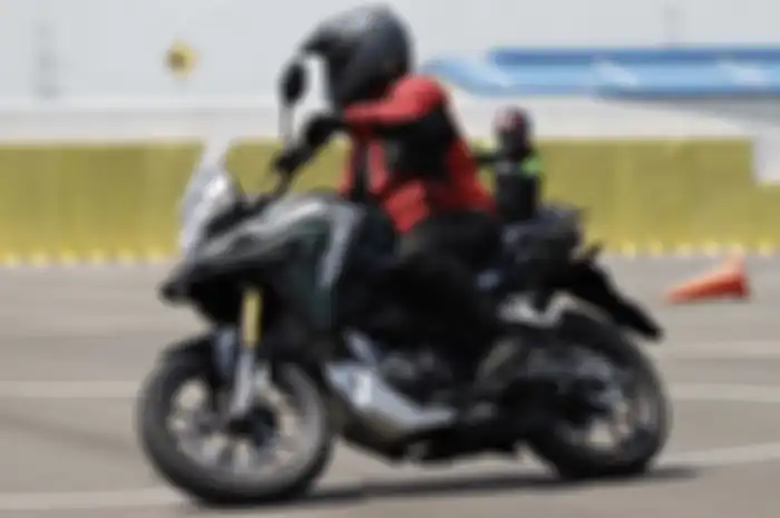 Diskon motor baru Honda CB150X tembus Rp 1 jutaan jelang HUT RI Ke-77.