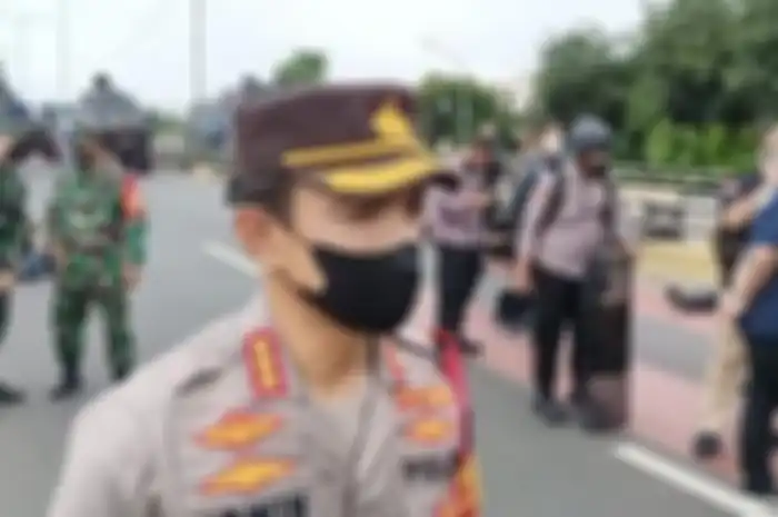 Setelah anggota polisi yang menolak laporan korban perampokan disanksi, Kapolres Jaktim memburu foto tampang pengibar bendera Bintang Kejora.