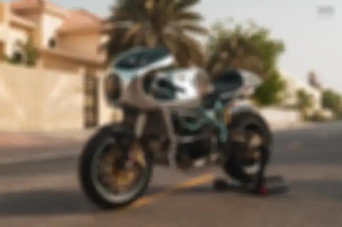 Tampil kinclong, modifikasi Ducati 996 ala Cafe Racer dengan bodi dibalut warna krom.