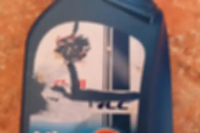 Ilustrasi. Botol oli bekas servis motor bakal digunakan apa sih? Ini kata Aspelindo. 