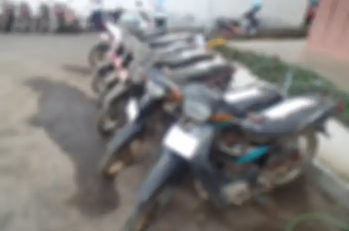 Kolektor merapat, ada paket lelang Rp 3 jutaan mendapatkan 8 sepeda motor, ada Yamaha Force 1, Yamaha Crypton dan Honda Win 100.