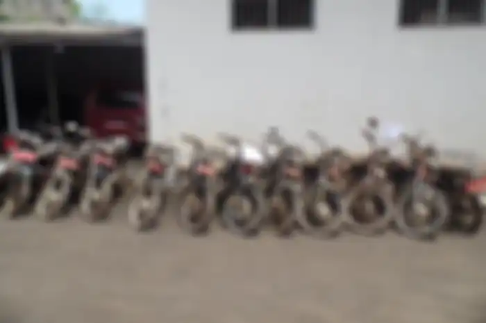 Paket lelang cuma Rp 6 jutaan dapat 12 motor, ada Yamaha RX-S, Honda Win 100, Suzuki A 100, dan lainnya.