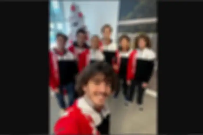 Para pembalap Ducati dari ajang WSBK dan MotoGP rayakan libur natal bersama di pabrik Ducati yang berada di kota Borgo Panigale, Italia. 