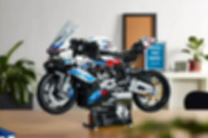BMW M 1000 RR dari Lego