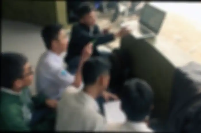 Ilustrasi anak SMA dan SMK mempelajari soal pendidikan vokasi