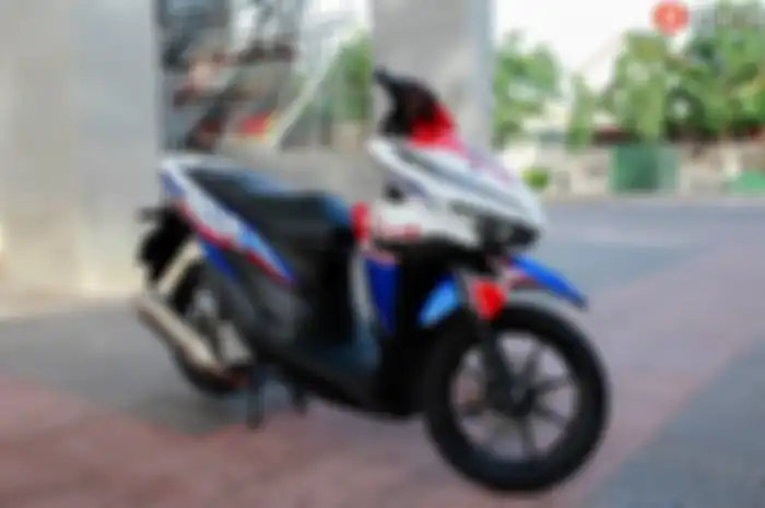 Modifkasi Honda Vario 150, pakai decal stiker sporty dan tanam part keren.