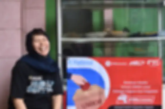 Ban FDR mendonasikan hasil penjualan sepatu kolaborasi antara FDR X FYC ke Usaha Mikro, Kecil dan Menengah (UMKM) lokal.