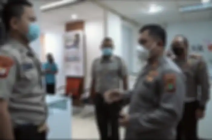 Kapolda Metro Jaya Fadil Imran tampaknya masih geram usai mendengar anggota Polsek Pulogadung disebut menolak laporan korban perampokan. 
