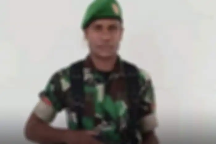 Prada Yotam Bugiangge kedapatan mengunggah lambang Papua Merdeka, termasuk bendera Bintang Kejora di akun media sosial miliknya.