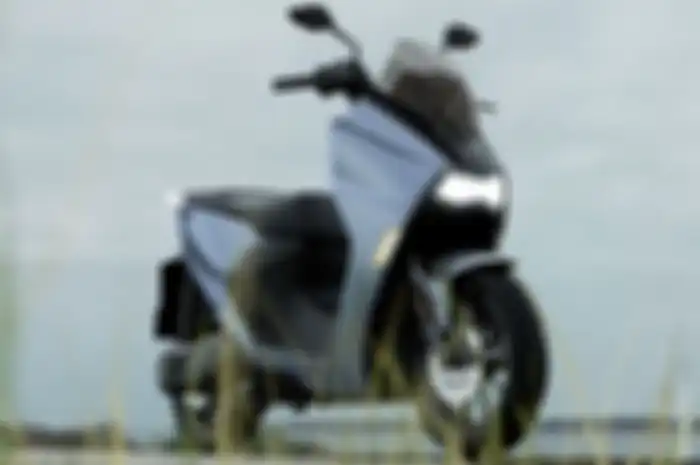 Mirip Yamaha NMAX, motor listrik ini dirilis di Eropa dengan harga segini bro!