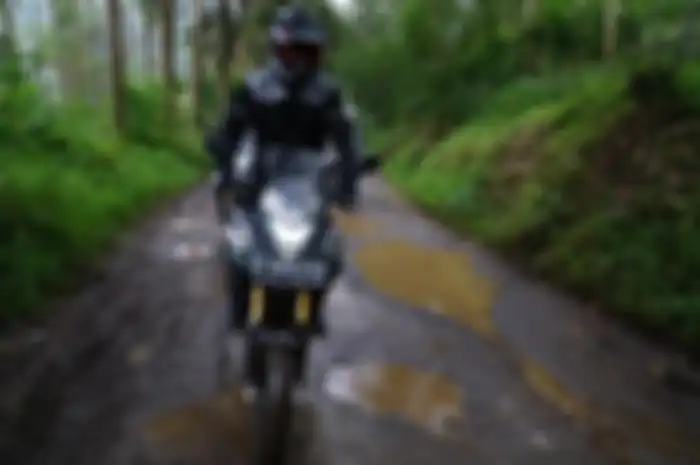 Posisi riding Honda CB150X menunjang kegiatan adventure