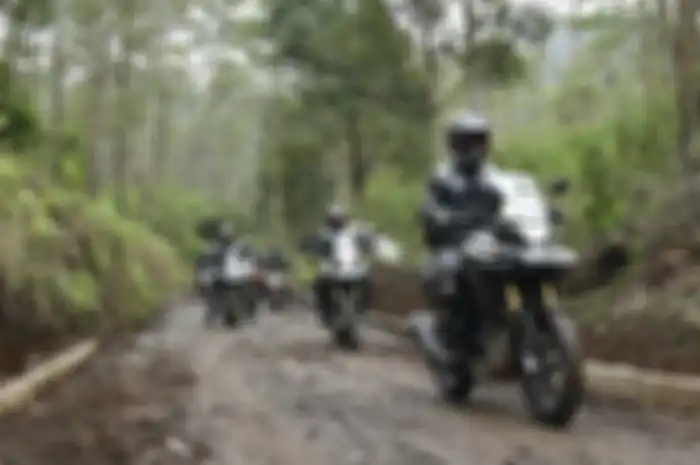 Suspensi Honda CB150X dites melewati jalanan jelek