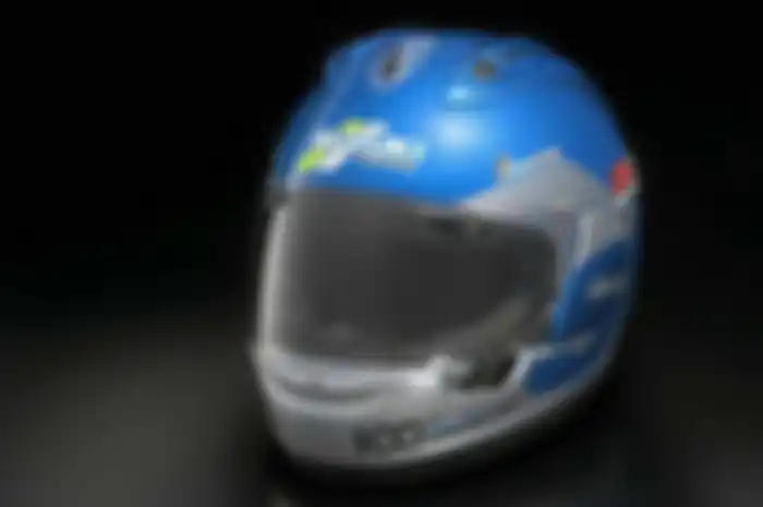 Keren nih, helm Arai edisi spesial Suzuki 100th Anniversary, cuma ada 30 unit dijual seharga Honda BeAT!