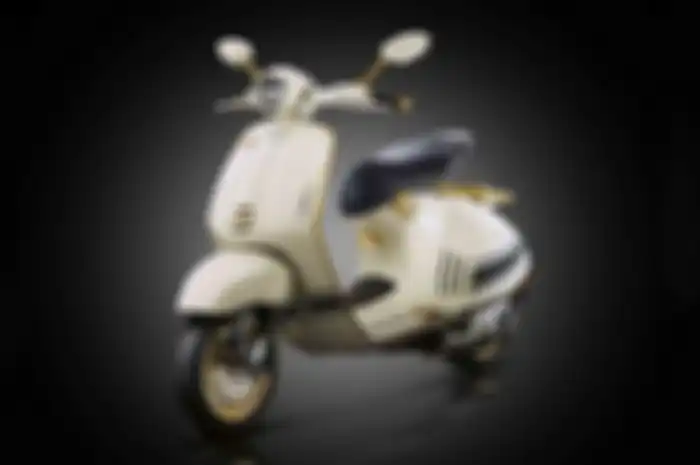 Vespa 946 Christian Dior, motor spesial kolaborasi dua brand ikonik asal Italia dan Prancis.