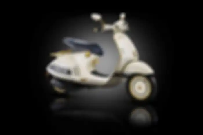 Vespa 946 Christian Dior
