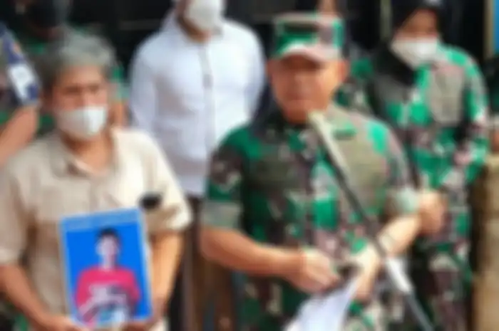 Kepala Staf Angkatan Darat, Jenderal Dudung bertanggung jawab atas kasus Handi modifikator motor asal Garut yang ditabrak di Nagreg dan dibuang ke sungai oleh 3 oknum TNI AD.
