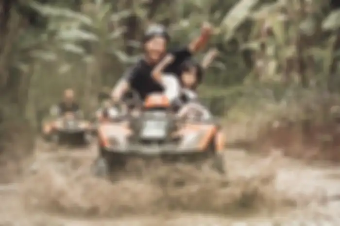 Dalam foto di Instagram, Gading Marten memamerkan kekompakannya bersama Gempi. Komentar Gisel malah bikin baper.