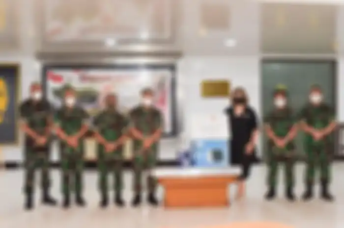 Lea K. Indra (Signify) bersama oetinggi RSPAD Gatot Soebroto.