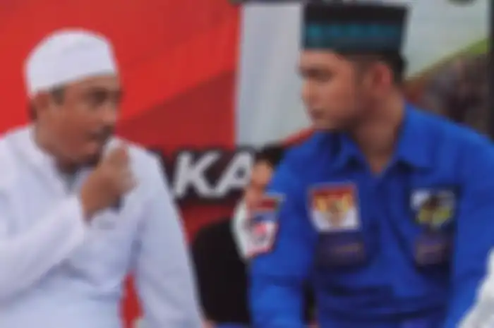 Choki Aritonang (kiri) ternyata sempat menjadi pendukung utama Edy Rahmayadi dalam Pilkada 2018. Foto ini jadi buktinya.