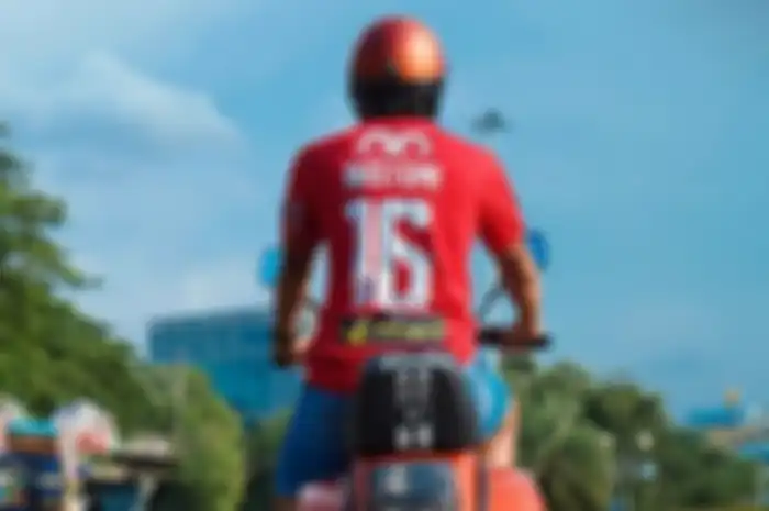 Ahmad Bustomi Resmi Gabung di Persija, Pamer Riding Naik Vespa Klasik yang Harganya Lebih Mahal dari NMAX