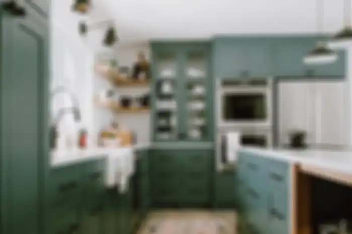 Warna hijau membuat dapur terasa lebih nyaman.