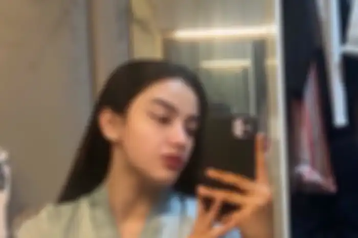Cassandra Angelie menjadi tersangka kasus dugaan prostitusi online usai foto KTP milik disebarkan warga desa di media sosial.