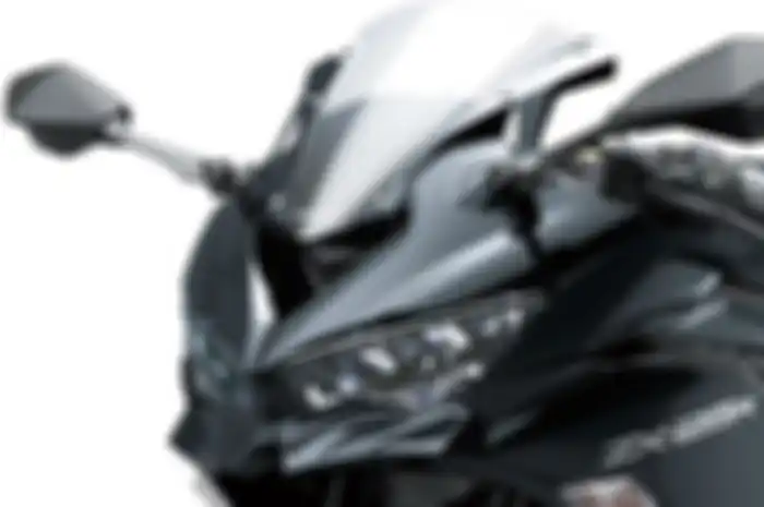 Kawasaki Ninja ZX-25R reguler pakai windshield bening alias clear