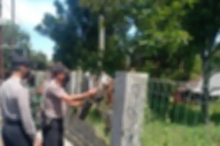 Bikin pengang kuping, belasan sepeda motor berknalpot brong langsung dicopot petugas dari Polsek Cibugel, Kabupaten Sumedang, Jawa Barat.