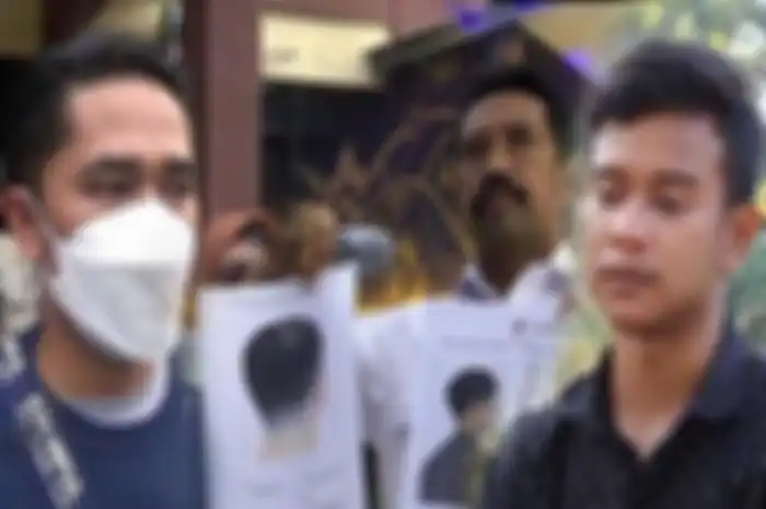 Dua orang yang dituding pelaku pembunuhan, Arigi (kiri) dan Danu (kanan) yang merupakan keponakan dan sepupu korban.