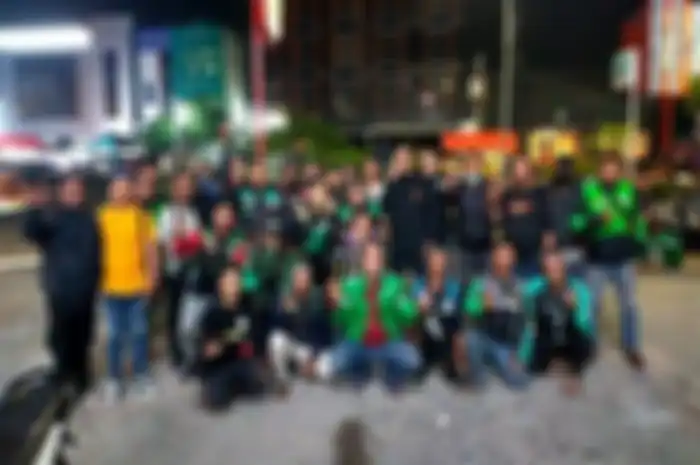 Para driver ojek online atau driver ojol saat akan bersiap demo di Kawasan Patung Kuda.