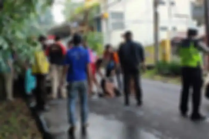 Seorang ibu di Semarang, Jawa Tengah menangis usai anaknya tewas naik Honda Vario saat berangkat sekolah, sang ibu sampai bilang begini.