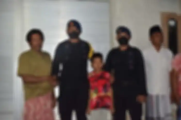 Kisah bocah hilang selama setahun lebih dicari oleh 26 dukun, malah ditemukan oleh seorang Brimob di pinggir sirkuit Mandalika, Lombok, NTB.