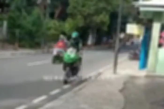 Beredar video motor Kawasaki Ninja ZX-25R enggak perlu minum bensin sekaligus bisa bikin bikers kurus.