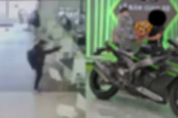 Koplak, pria ini beli motor superbike Kawasaki Ninja ZX-10R dari hasil merampok bank sampai miliaran Rupiah di Vietnam bro.