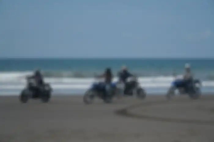 Bangkitkan pariwisata Bali, Yamaha bareng komunitas Bali Motoblog jalan-jalan motoran ke pantai Pasut.