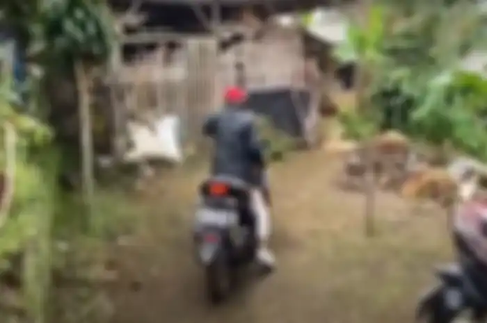 Momen saat ayah dan suami korban pembunuhan di Subang dikasih motor.