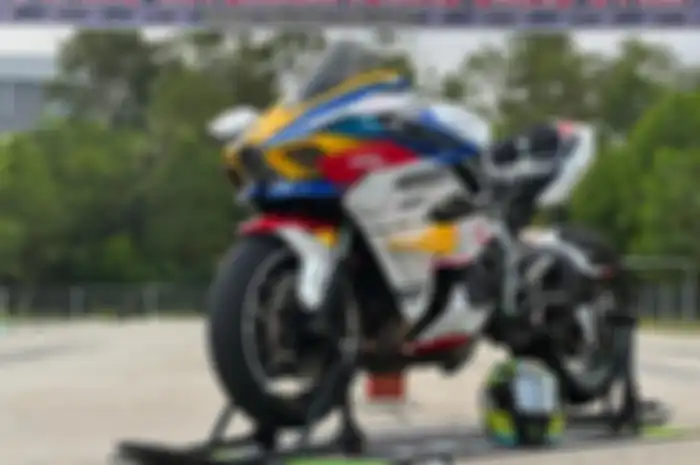 Bikin kagum, modifikasi Kawasaki Ninja H2 usung tema Gundam RX-78-2.