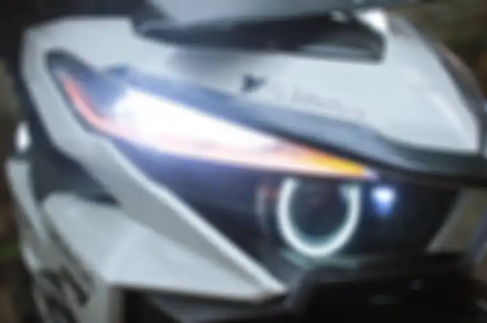 Lampu depan Honda Vario 150 dengan projector Wiet Custom