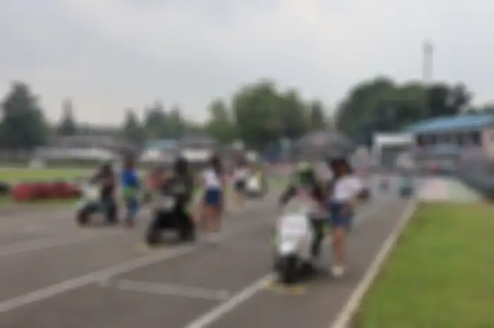 270 starter geber Vespa klasik dan matic di ajang The Brotos Vespa Race di Sirkuit Sentul Karting Circuit, Minggu (1612022).