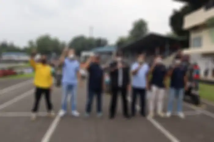Usai menghadiri Street Race Ancol, Ketua Ikatan Motor Indonesia (IMI), Bambang Soesatyo langsung datengin The Brotos Vespa Race.