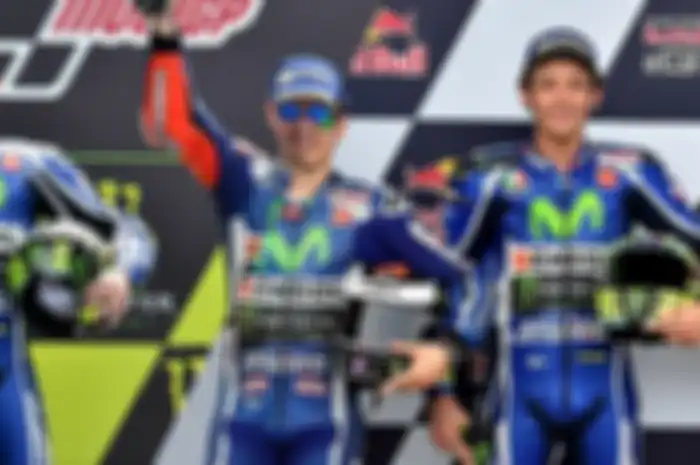 Rivalitas Valentino Rossi dan Jorge Lorenzo disebut-sebut rival antara pembalap satu tim paling heboh dalam sejarah MotoGP 4-Tak